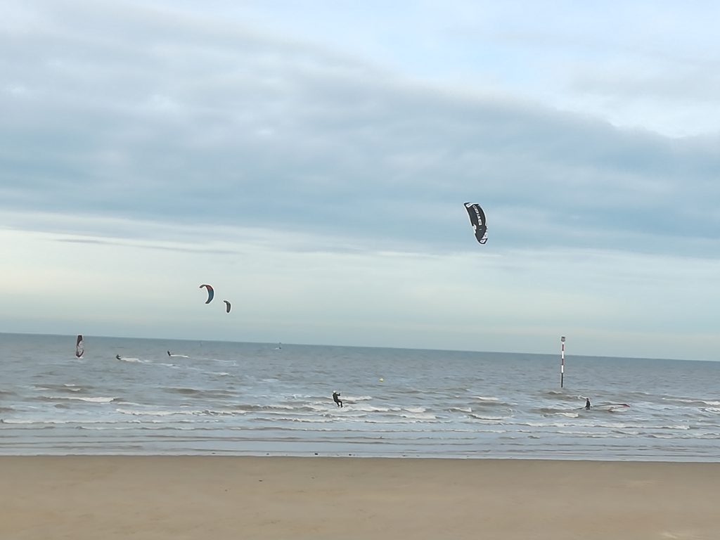kite surfers at minnis bay